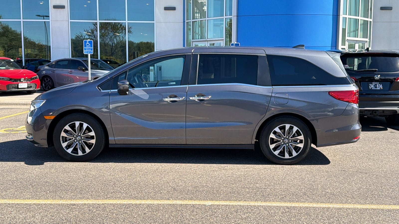 2024 Honda Odyssey EX-L - Photo 10