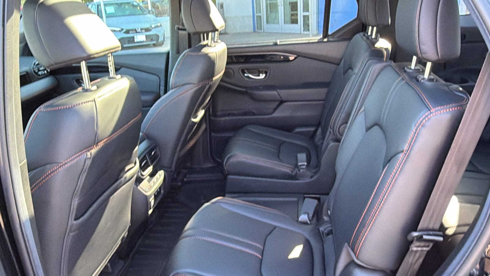 2025 Honda Pilot TrailSport - Photo 17