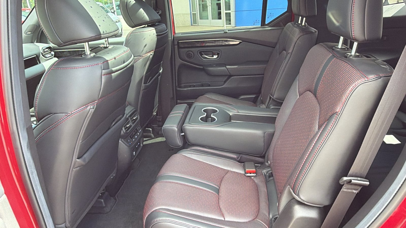 2025 Honda Pilot Black Edition - Photo 15