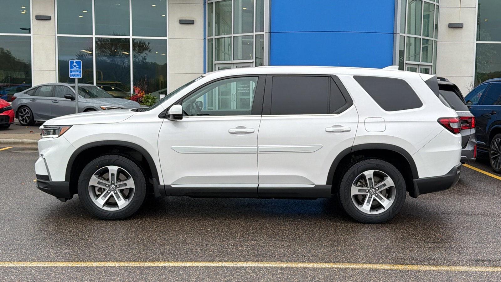 2024 Honda Pilot EX-L - Photo 10