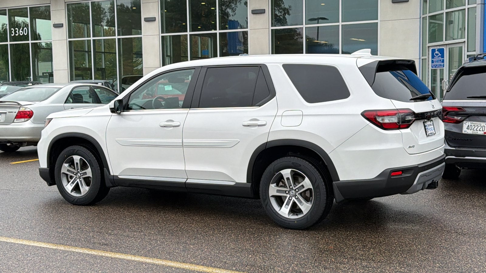 2024 Honda Pilot EX-L - Photo 9