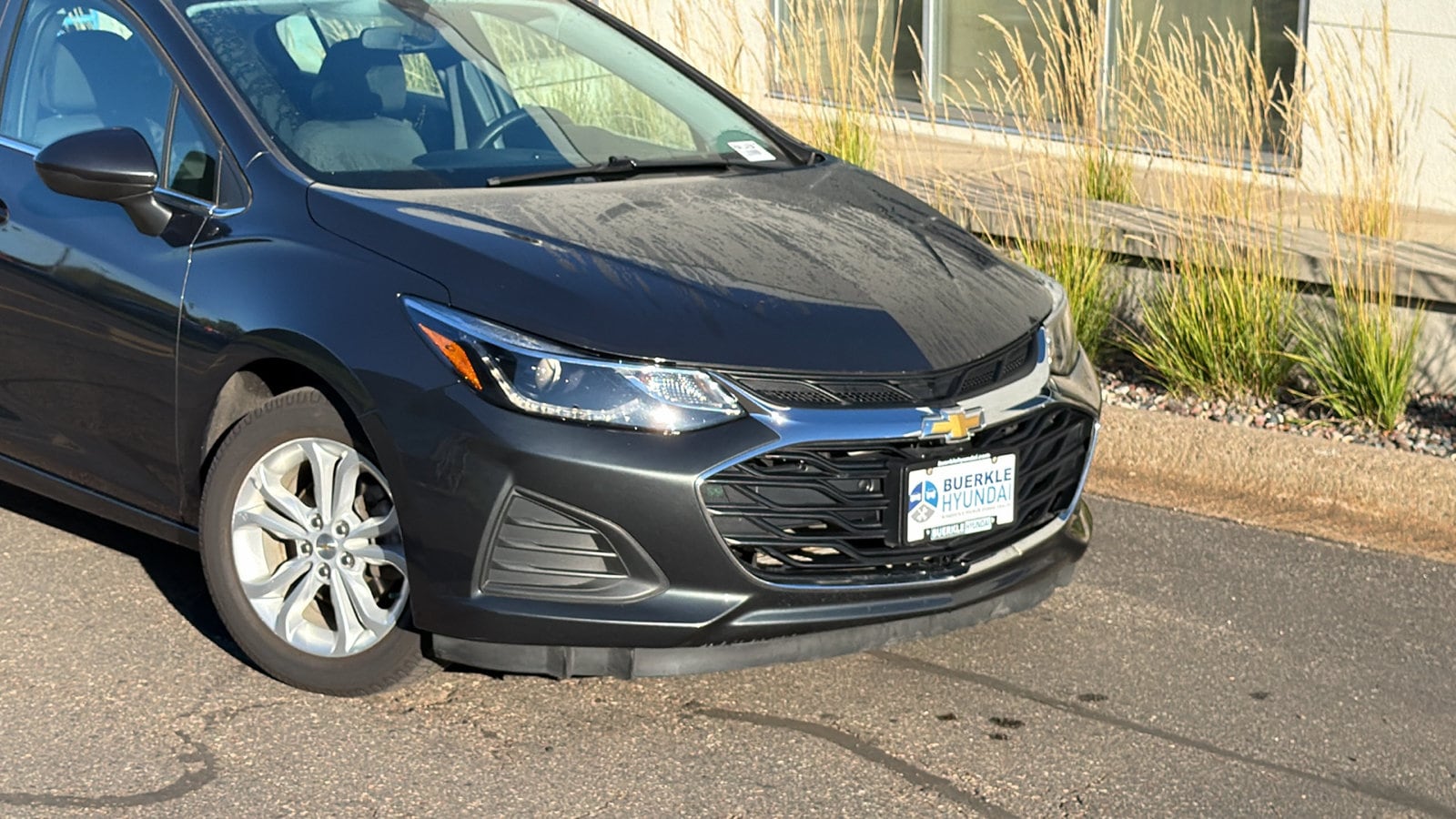 Used 2019 Chevrolet Cruze LT with VIN 3G1BE6SM4KS553199 for sale in Saint Paul, Minnesota