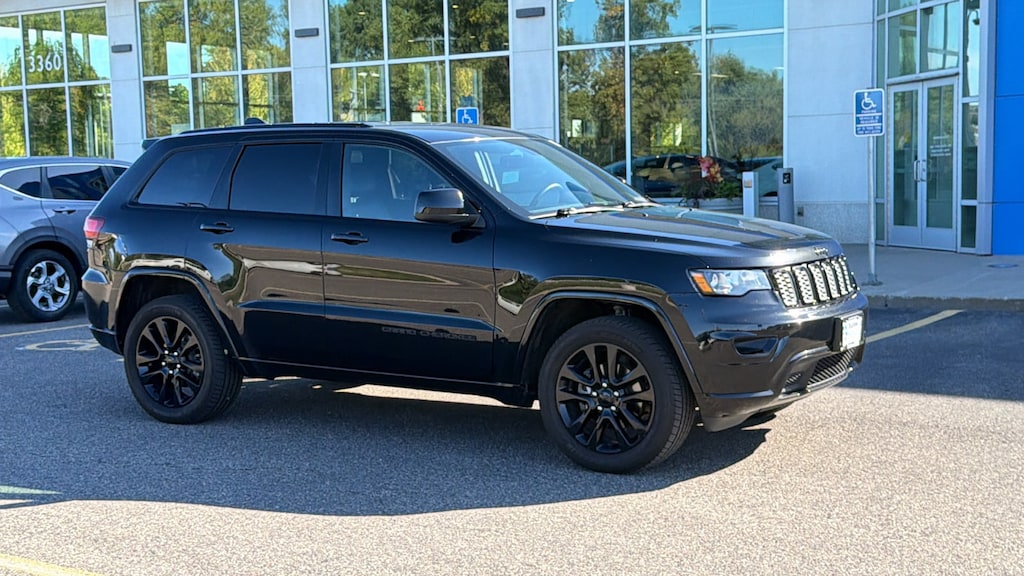 Used 2017 Jeep Grand Cherokee Laredo 4x4 SUV