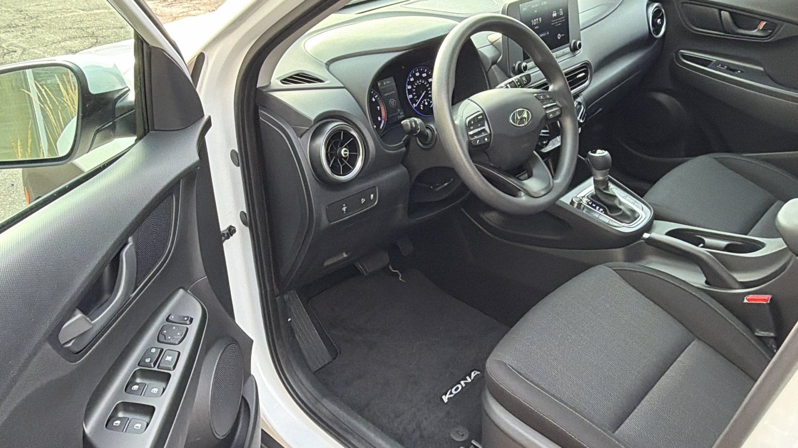 2023 Hyundai Kona SEL - Photo 9