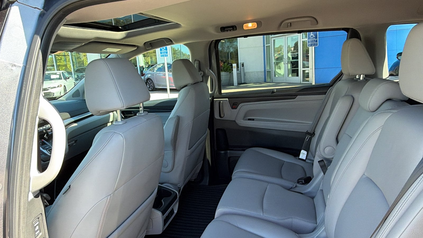 2024 Honda Odyssey EX-L - Photo 15