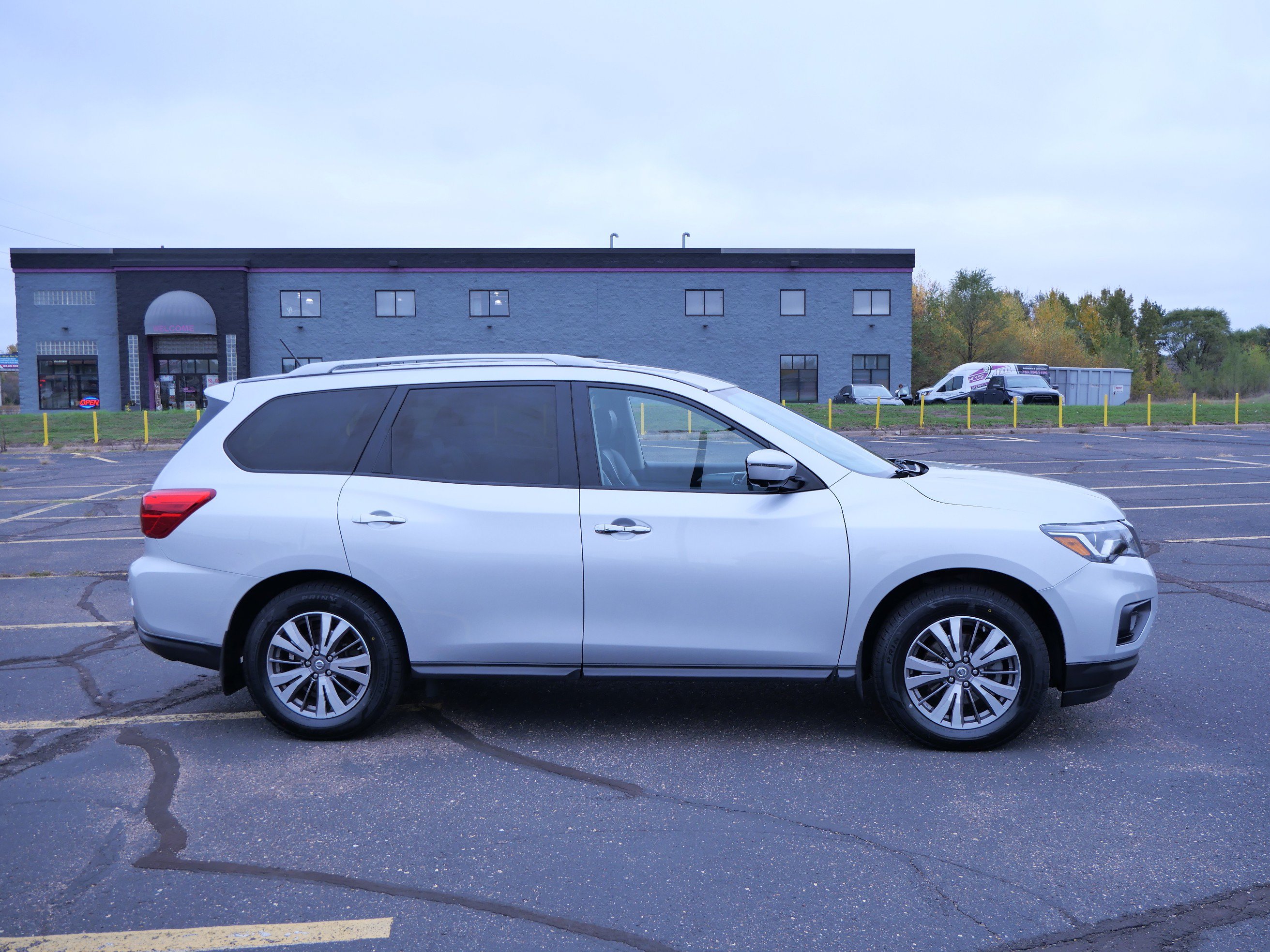 Used 2017 Nissan Pathfinder SL SUV