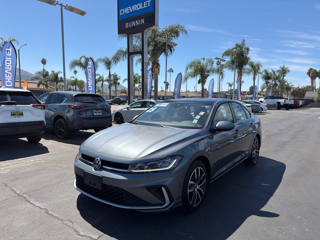 Used 2025 Volkswagen Jetta SE