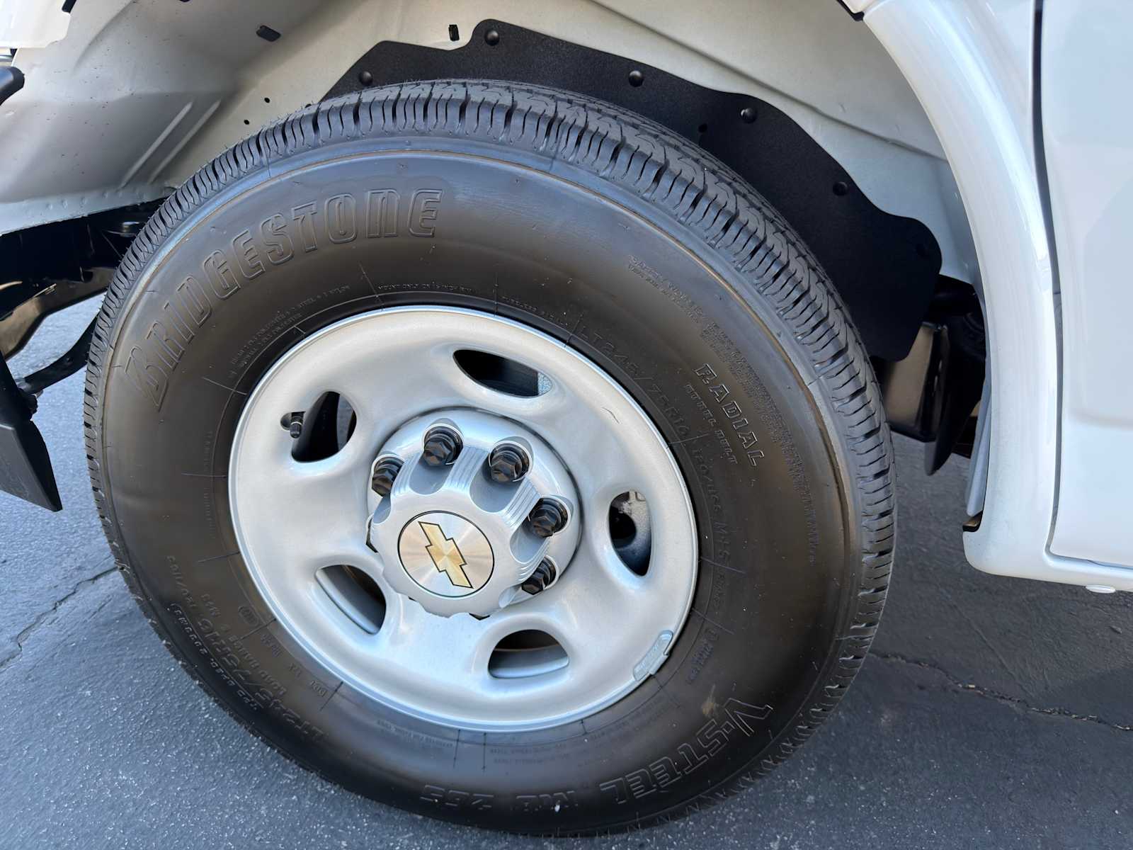 2026 Chevrolet Express Cargo Work Van - Photo 34