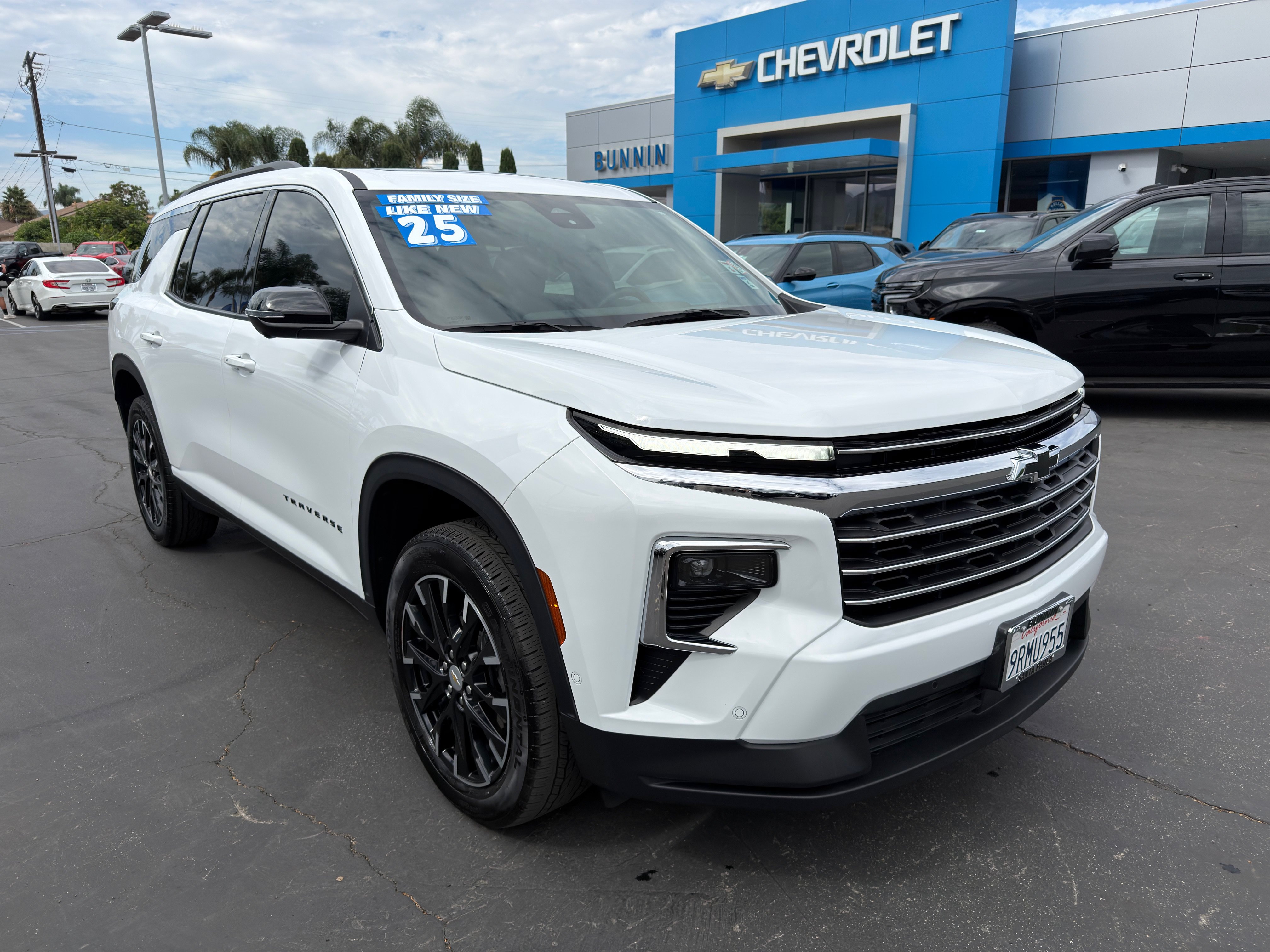 Used 2025 Chevrolet Traverse LT SUV