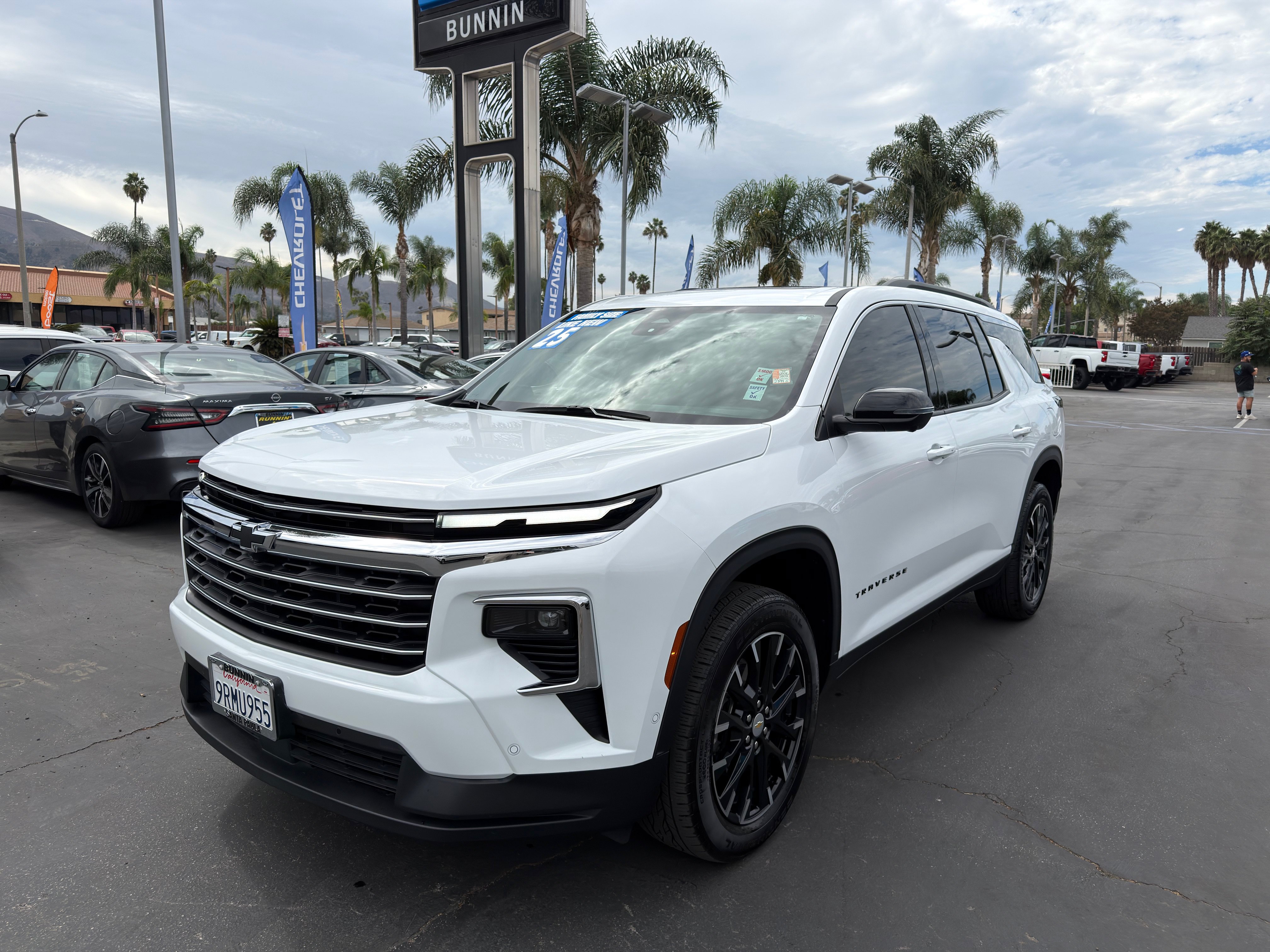 Used 2025 Chevrolet Traverse LT SUV