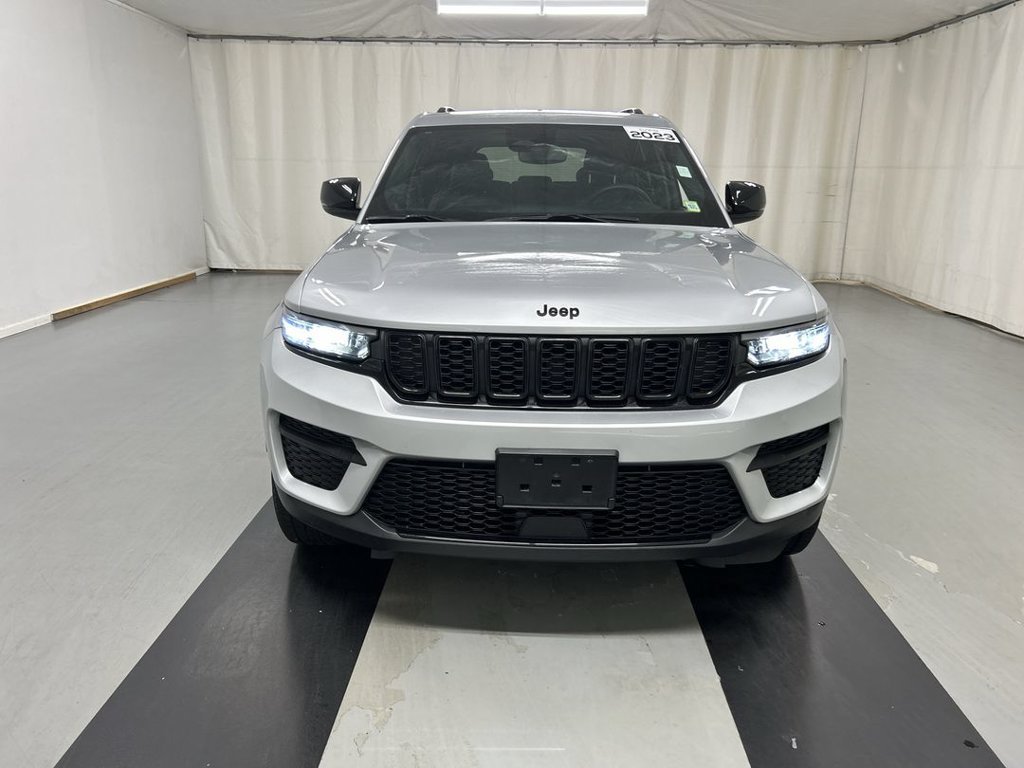 Used 2023 Jeep Grand Cherokee Altitude 4x4 SUV