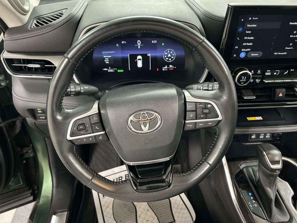 Used 2023 Toyota Highlander Hybrid Limited SUV