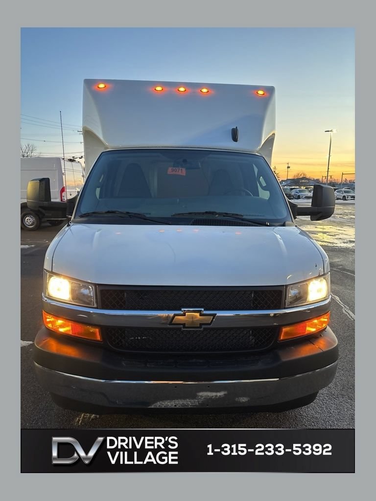 2025 Chevrolet Express Cutaway Base