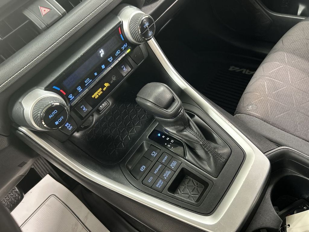 2019 Toyota RAV4 XLE - Photo 17