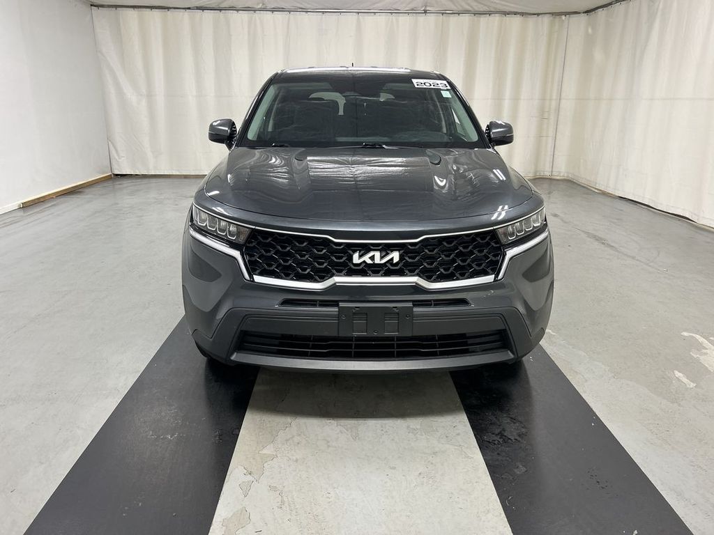 2023 Kia Sorento LX - Photo 3