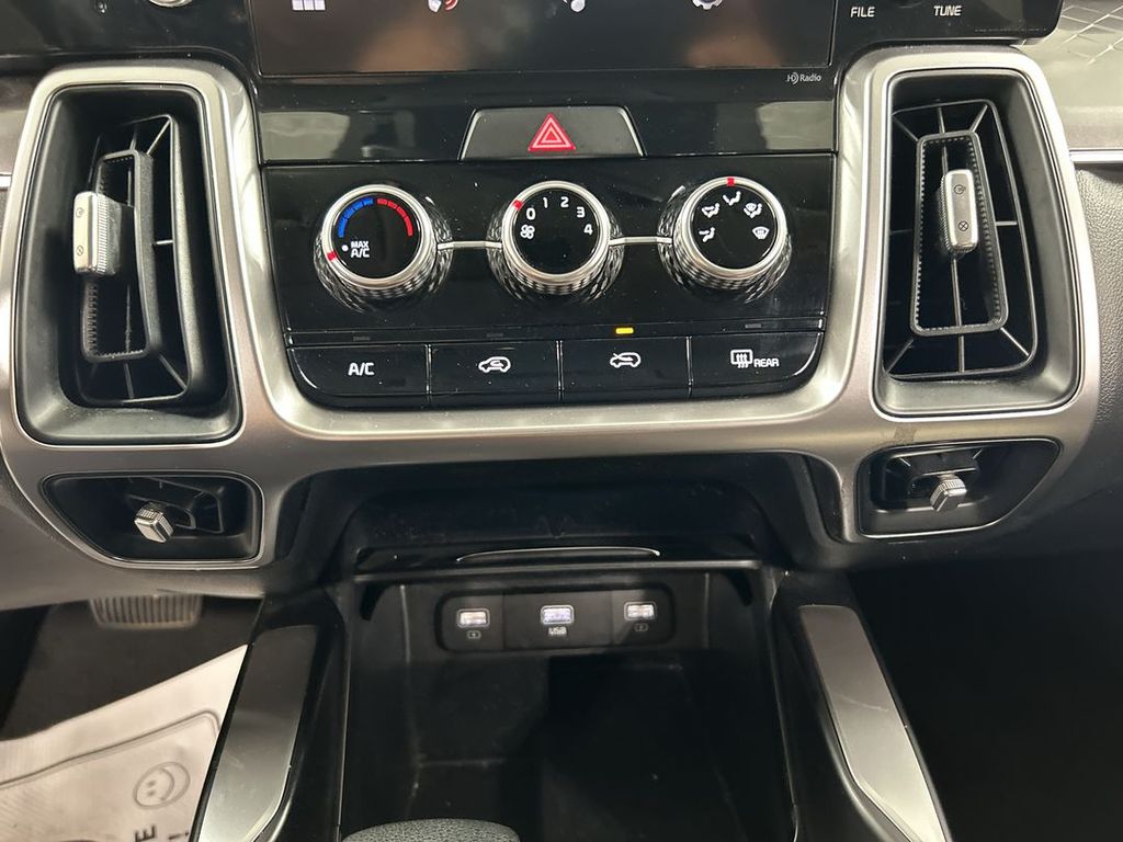 2023 Kia Sorento LX - Photo 16