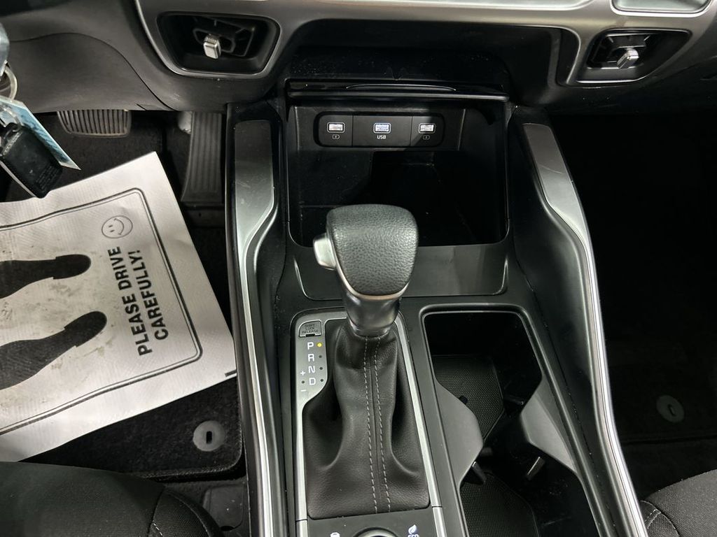 2023 Kia Sorento LX - Photo 17