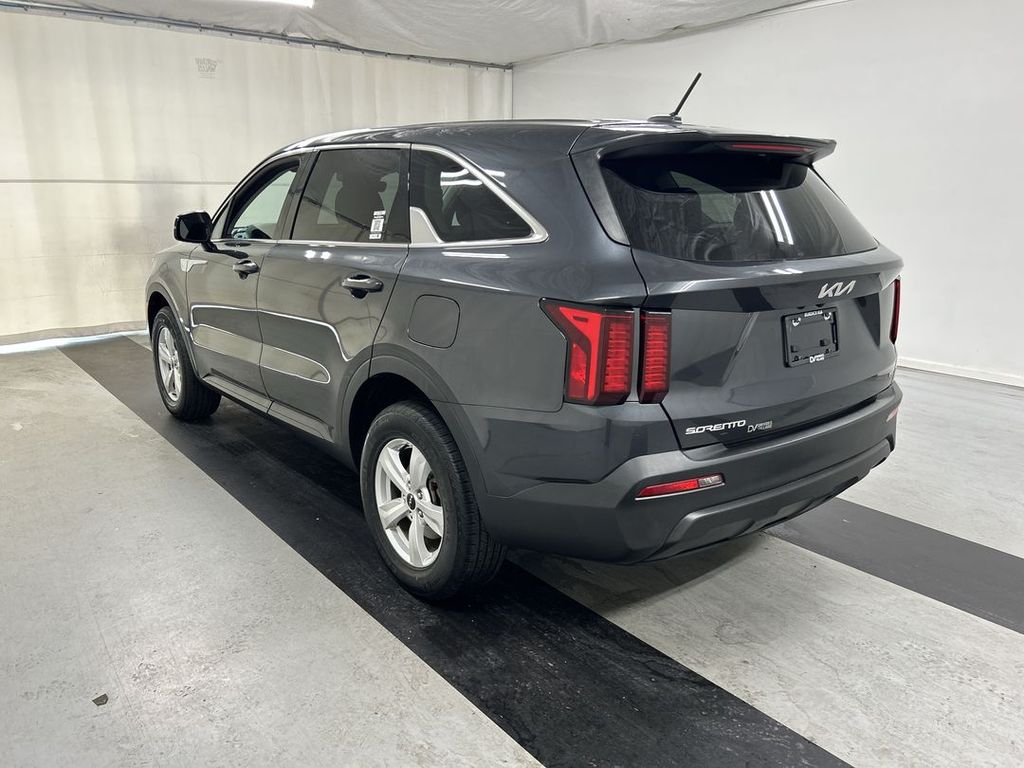 2023 Kia Sorento LX - Photo 7