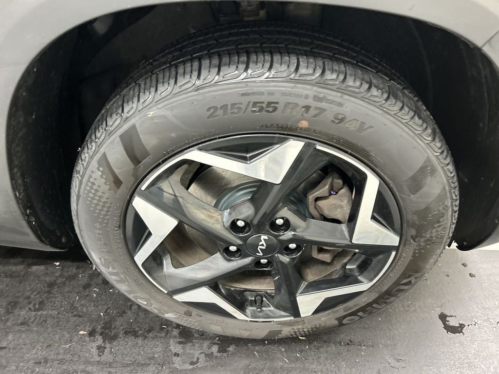 2024 Kia Seltos EX - Photo 8