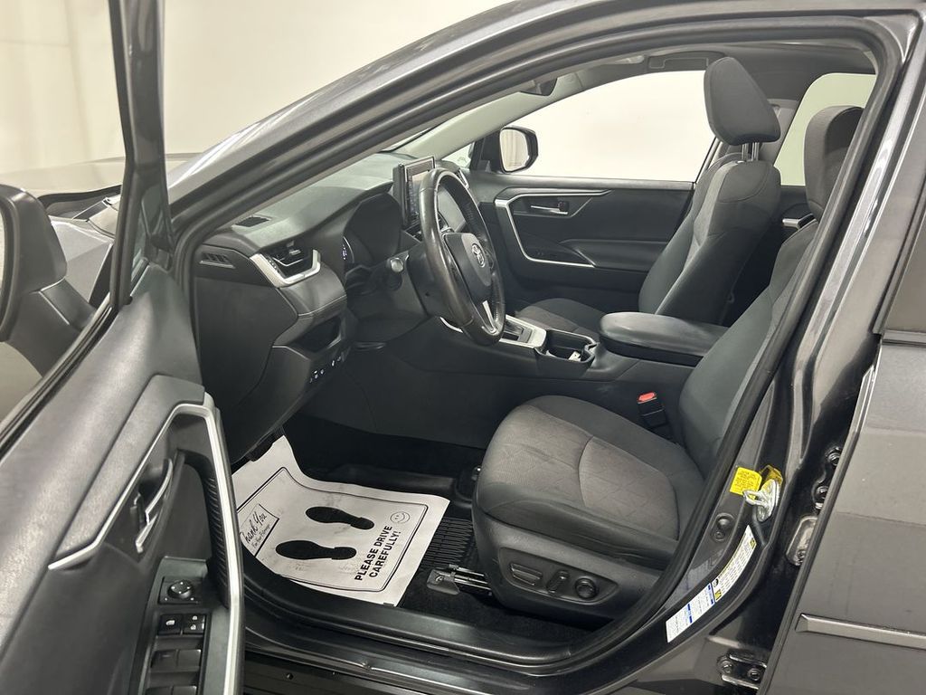 2019 Toyota RAV4 XLE - Photo 9
