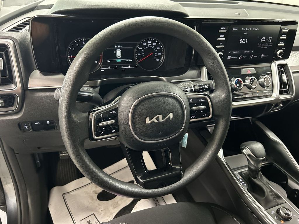 2023 Kia Sorento LX - Photo 4