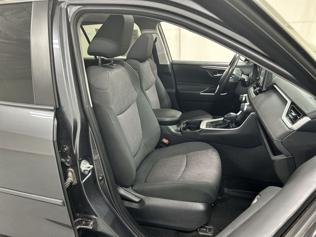 2019 Toyota RAV4 XLE - Photo 23