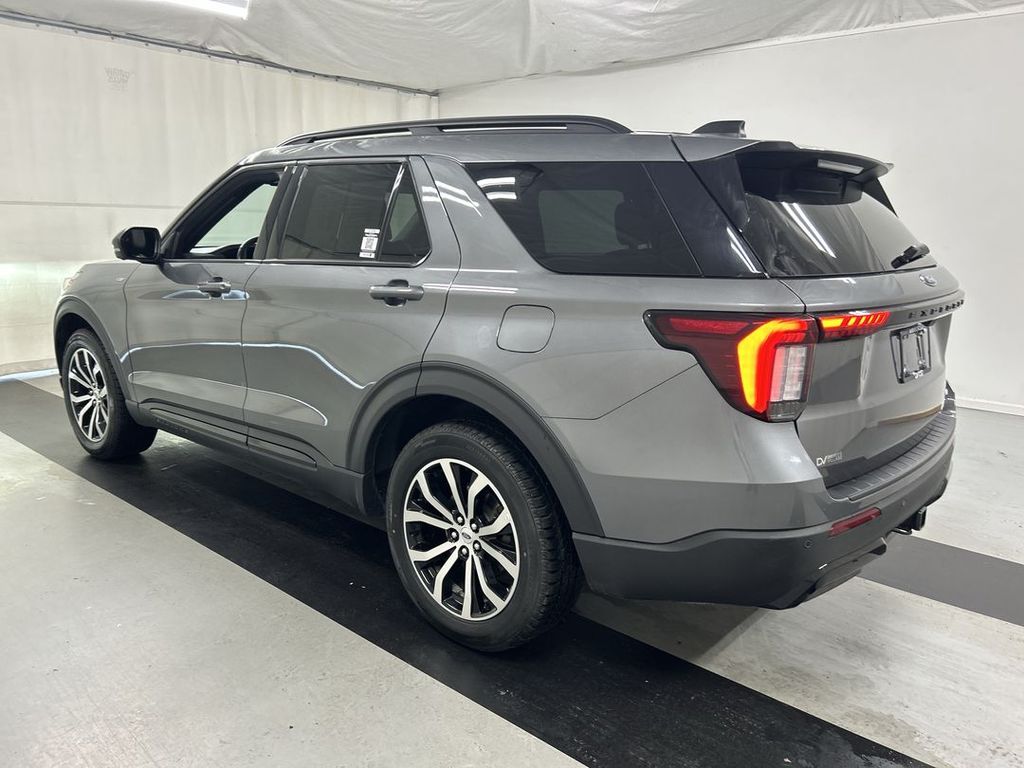 2025 Ford Explorer ST-LINE - Photo 7