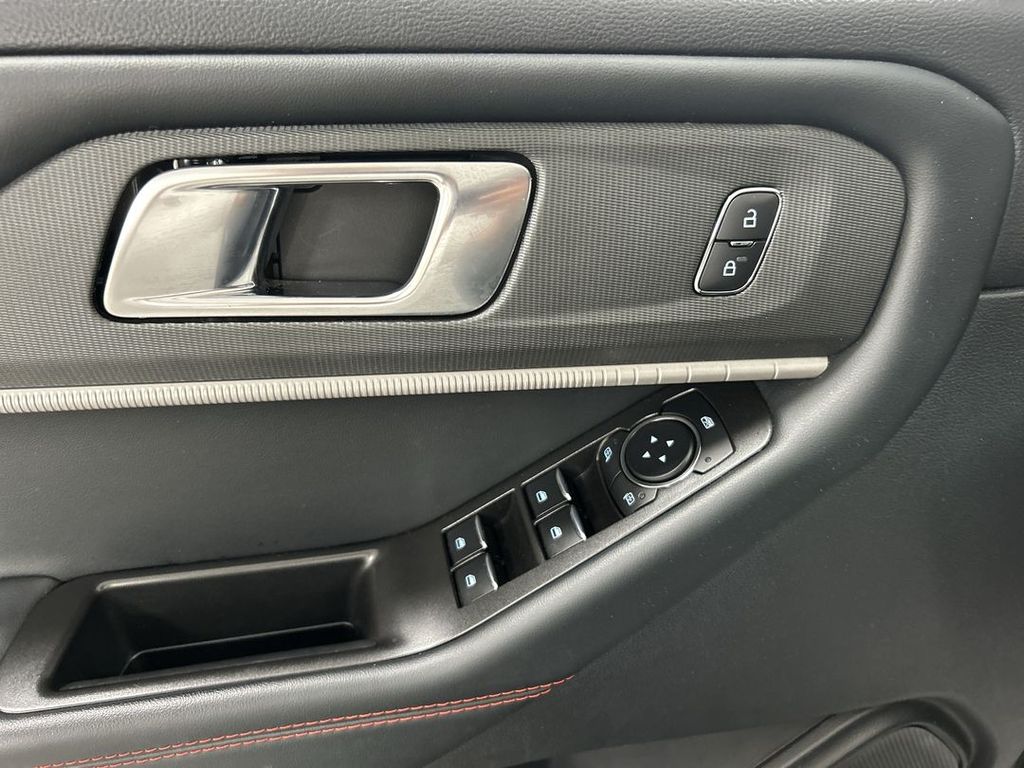 2025 Ford Explorer ST-LINE - Photo 11