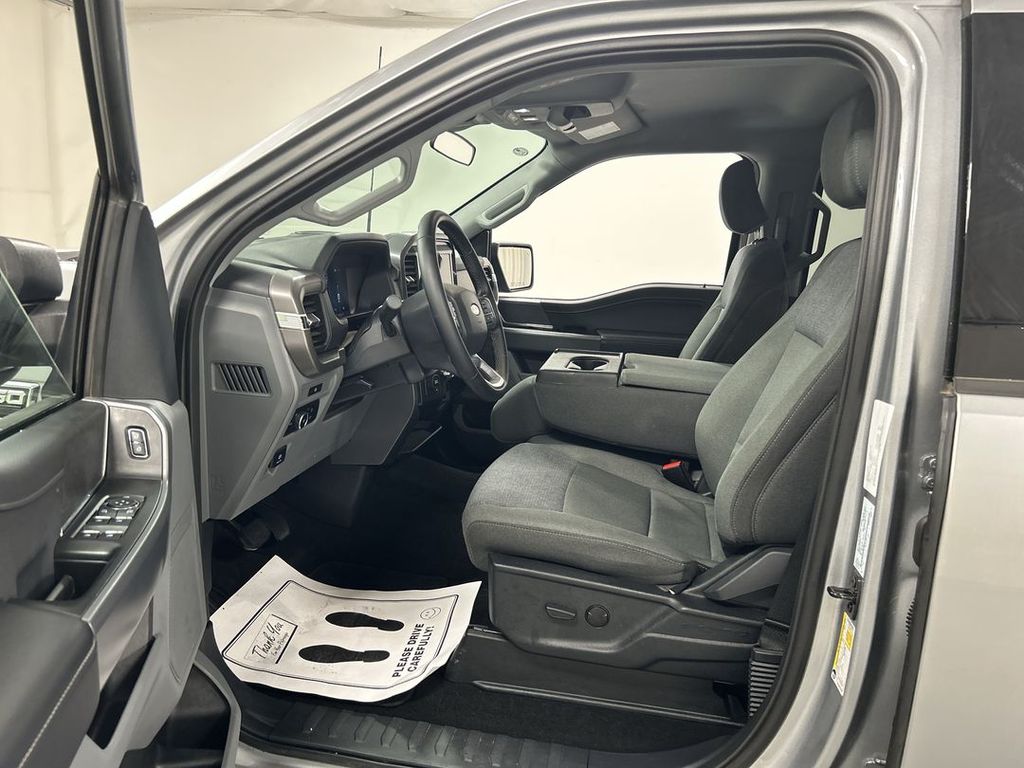 2025 Ford F-150 XLT - Photo 9