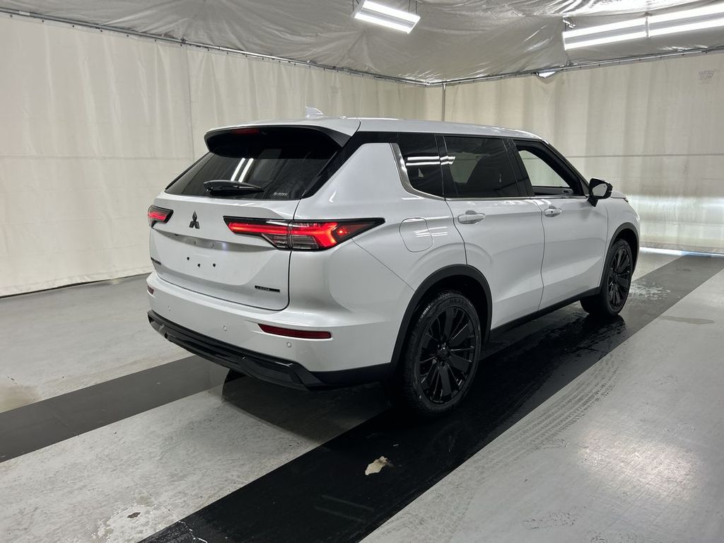 New 2026 Mitsubishi Outlander LE SUV
