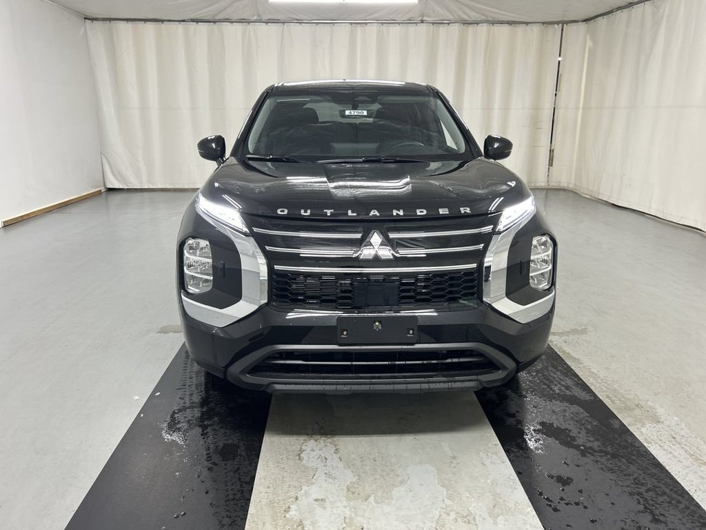 New 2026 Mitsubishi Outlander ES SUV