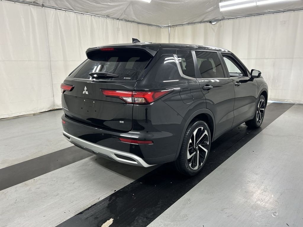 Used 2024 Mitsubishi Outlander SE SUV