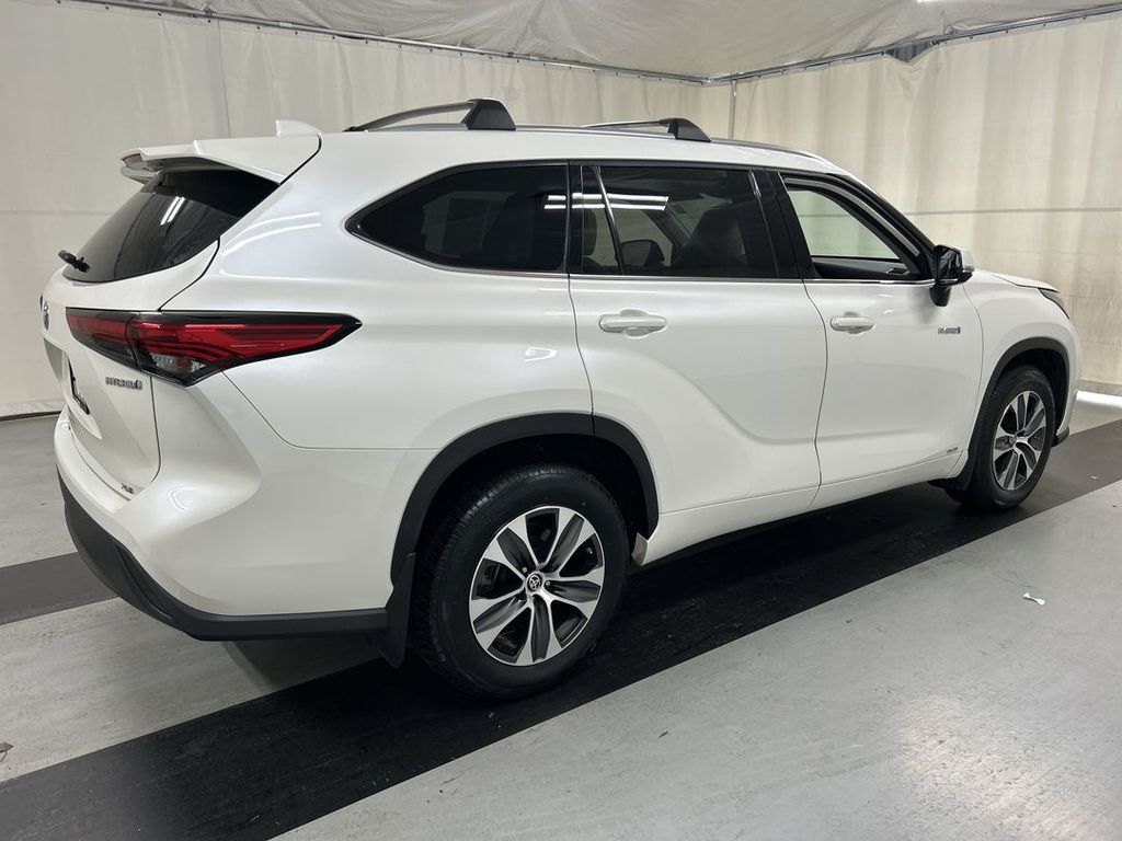 Used 2021 Toyota Highlander Hybrid XLE SUV