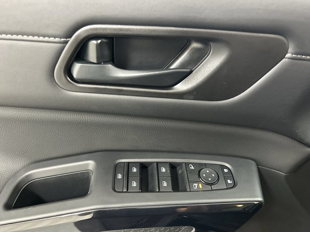 2026 Nissan Pathfinder SV - Photo 13