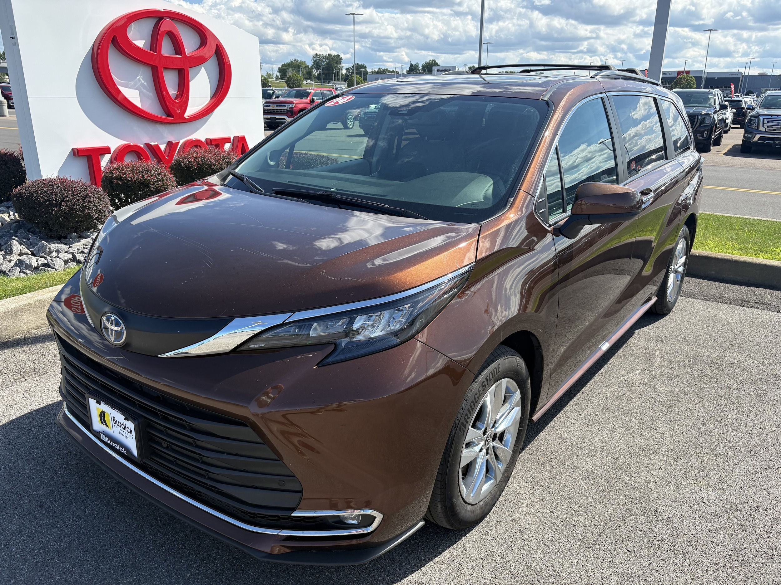 2024 Toyota Sienna XLE