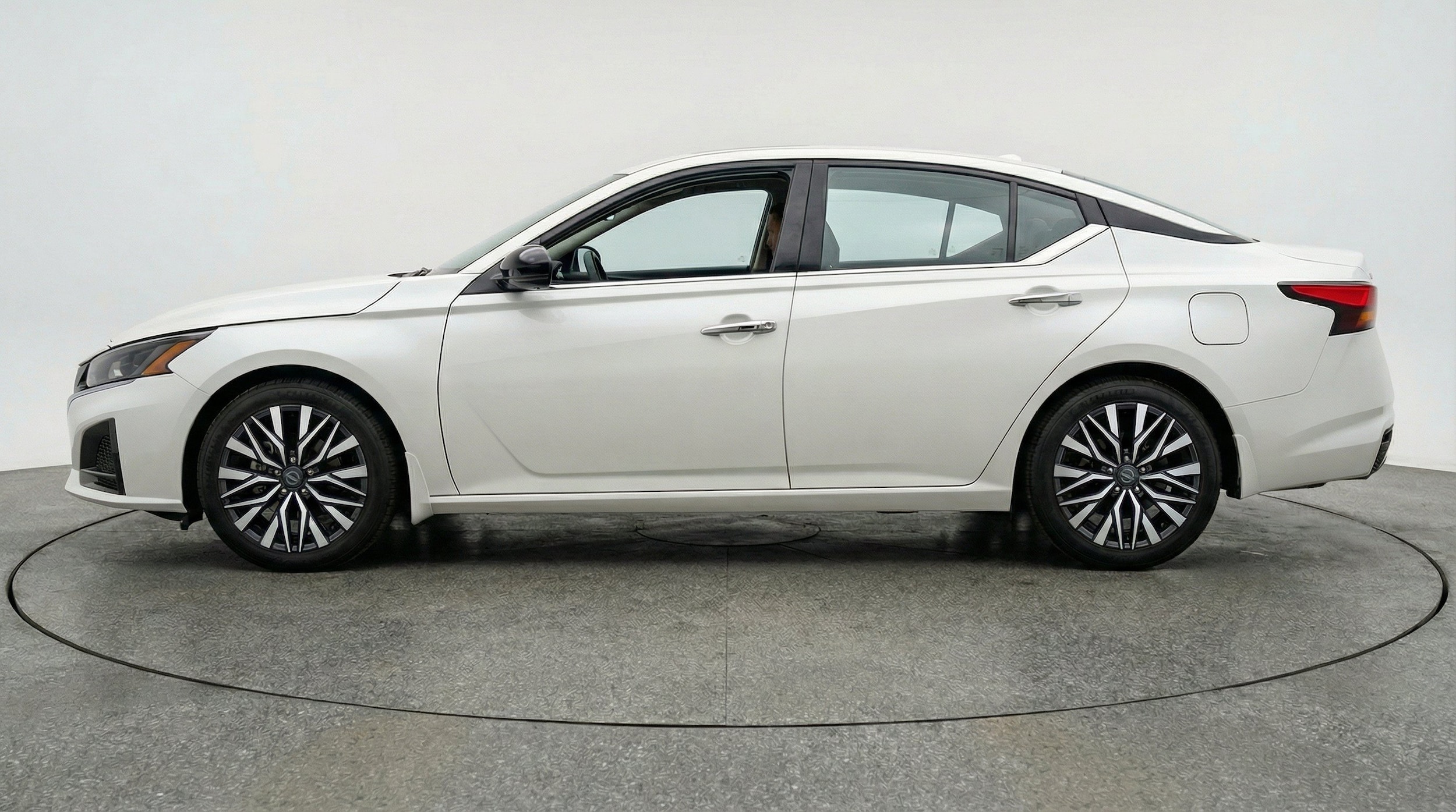 Thumbnail: 2025 Nissan Altima - 5