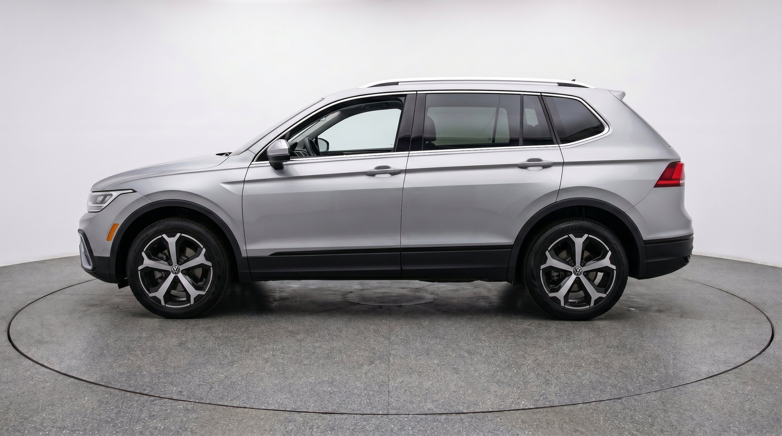 Thumbnail: 2026 Volkswagen Tiguan - 5