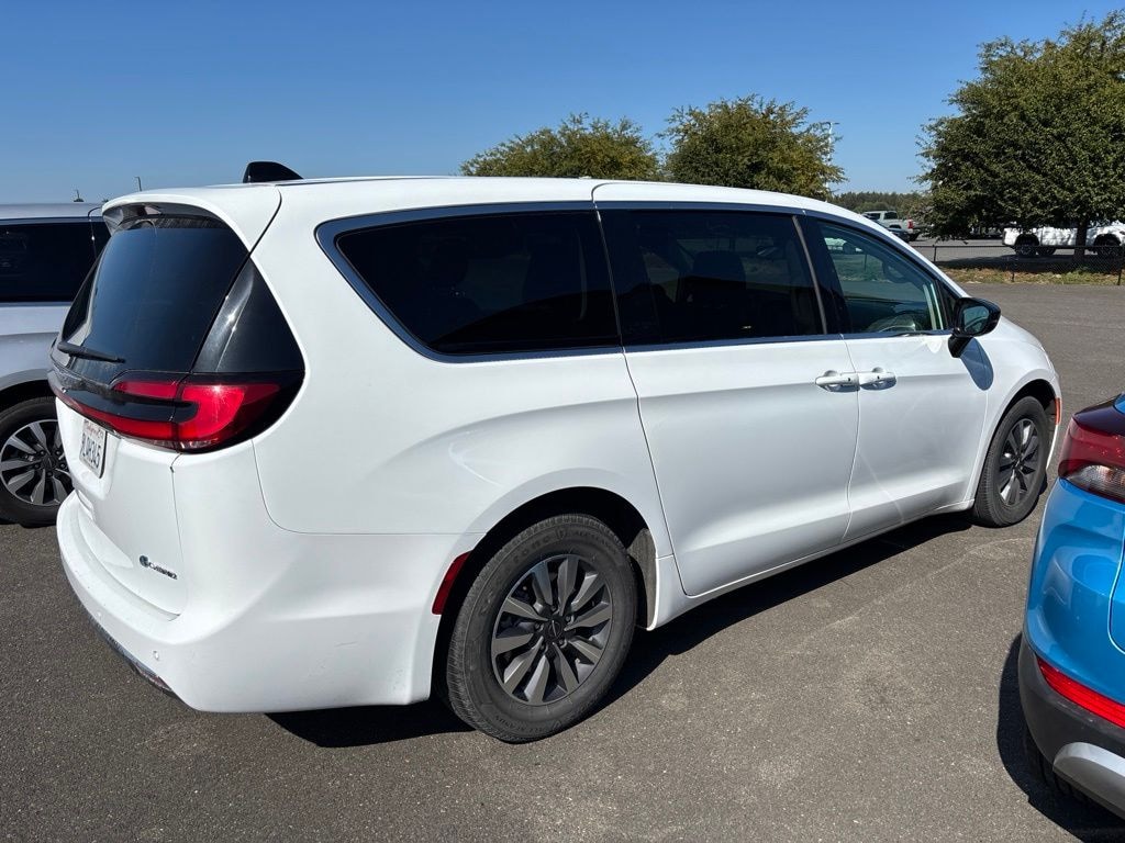 Used 2024 Chrysler Pacifica Hybrid Select Minivan/Van