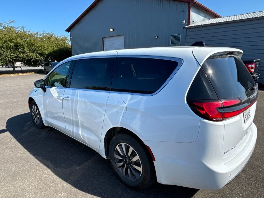 Used 2024 Chrysler Pacifica Hybrid Select Minivan/Van