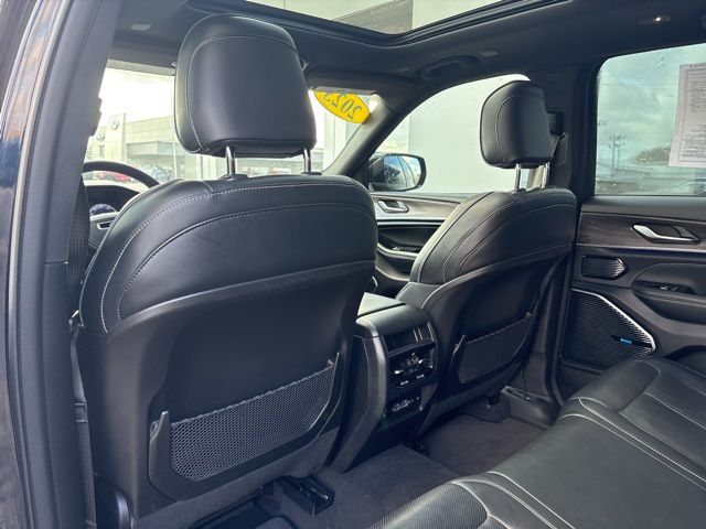 2023 Jeep Grand Cherokee Overland - Photo 25