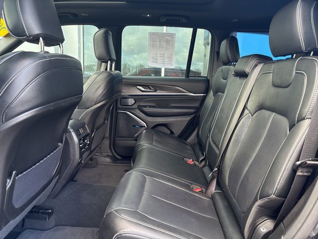 2023 Jeep Grand Cherokee Overland - Photo 24