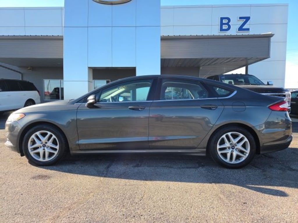 Used 2016 Ford Fusion SE Sedan