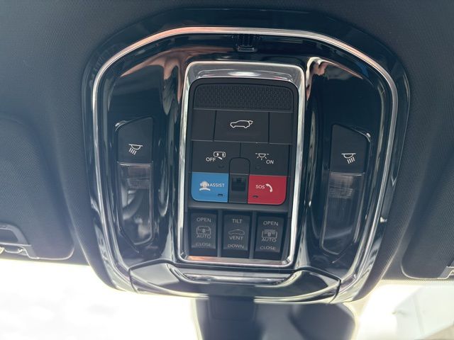 2023 Jeep Grand Cherokee Overland - Photo 21