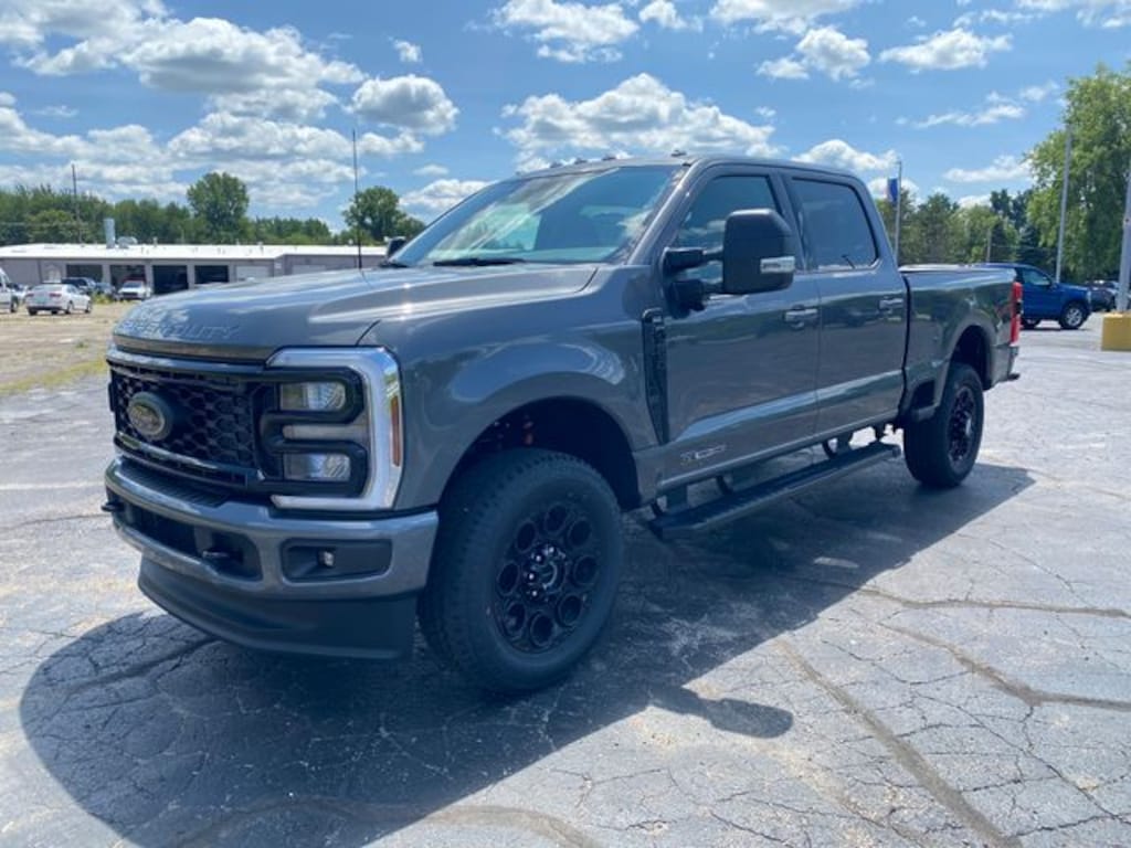 New 2026 Ford F-250SD XLT Truck Crew Cab