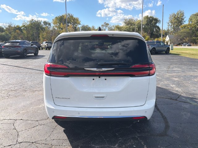 Used 2026 Chrysler Pacifica Select Minivan/Van