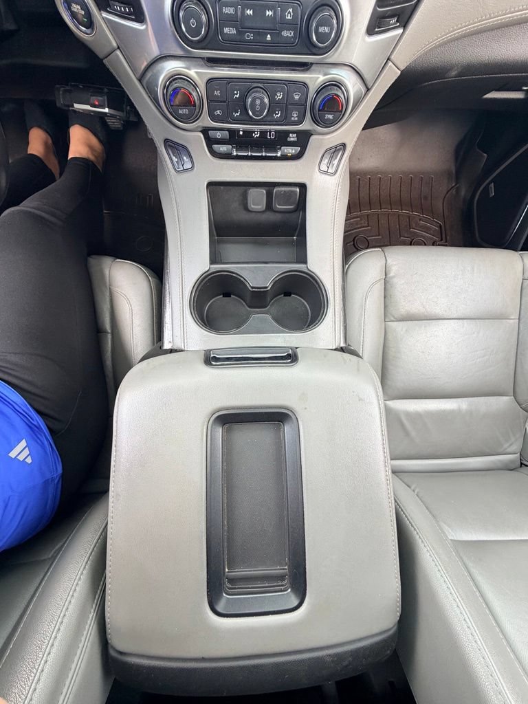 2019 Chevrolet Suburban LT - Photo 20