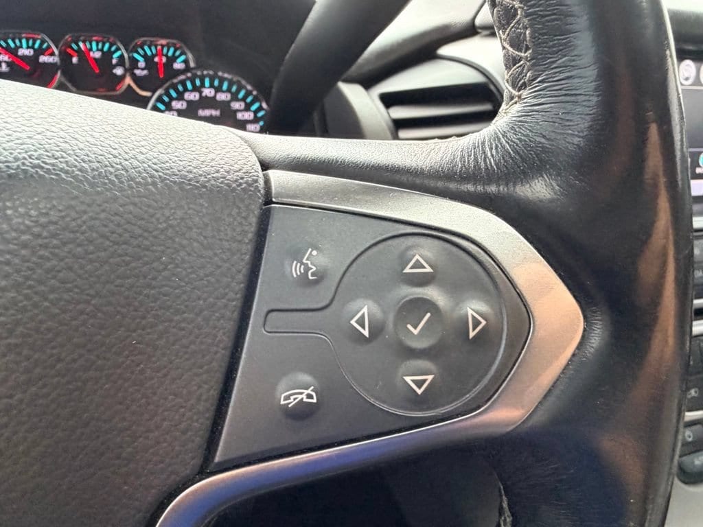 2019 Chevrolet Suburban LT - Photo 14
