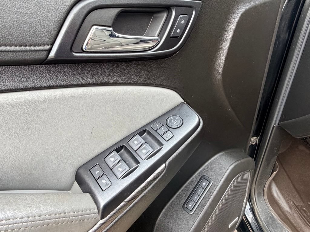 2019 Chevrolet Suburban LT - Photo 10