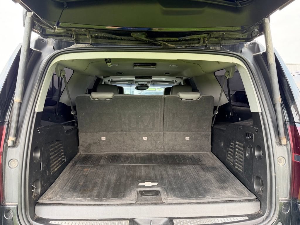 2019 Chevrolet Suburban LT - Photo 28