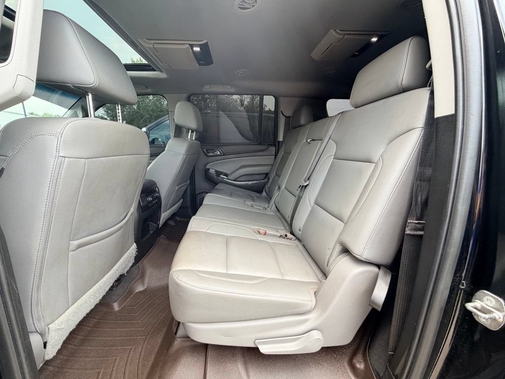 2019 Chevrolet Suburban LT - Photo 24
